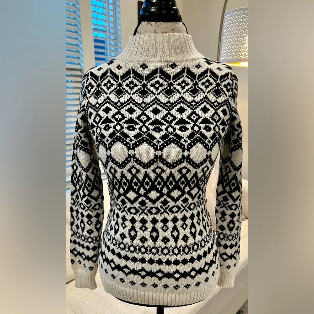 Christmas Snowflake Sweater Warm Holidays Fitted Small Cream Black - Picture 1 of 10